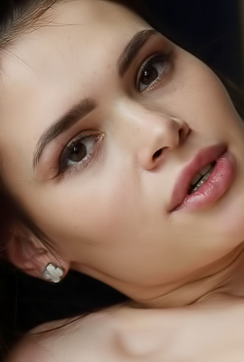 Hungry For Kinsleys Glossy Lipstick And Revenge In Pointed Heels